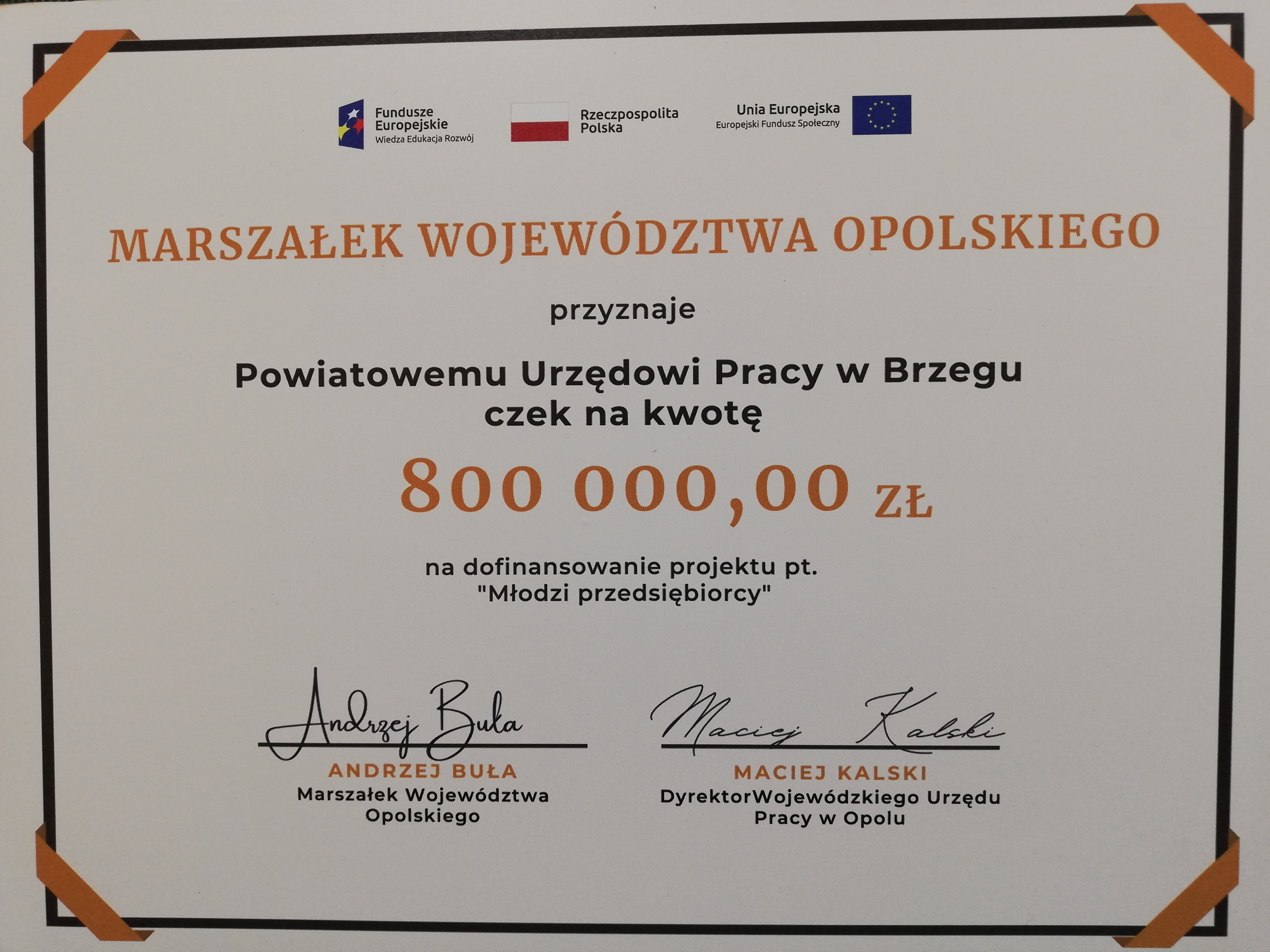 wręczenie czeku z POWER