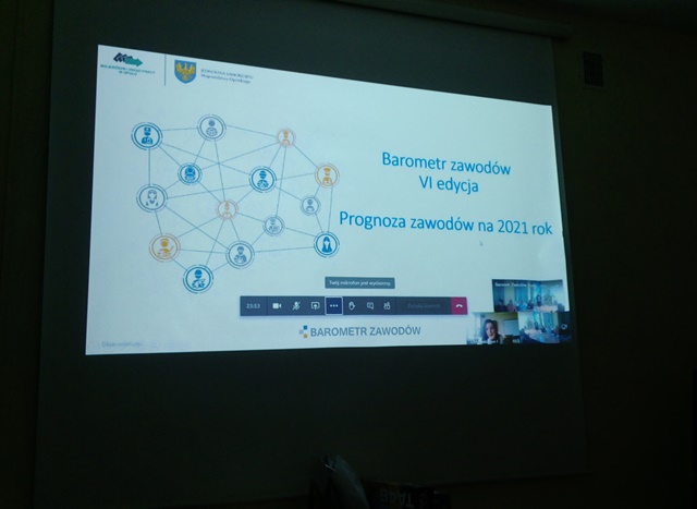 Zdjęcie przedstawia slajd z prezentacji dot. metodologii badania Barometr zawodów